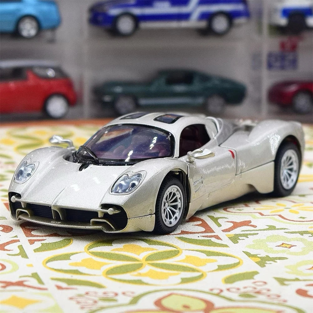 Pagani 2023 Utopia Gold 1:32 – Diecast Display Model Die-Cast