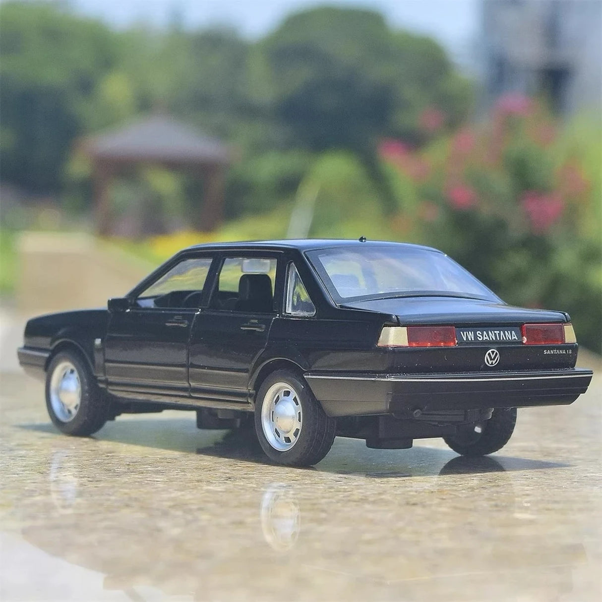 Volkswagen 1981 Santana Black 1:32 – model wyświetlacza odlewany z metalu