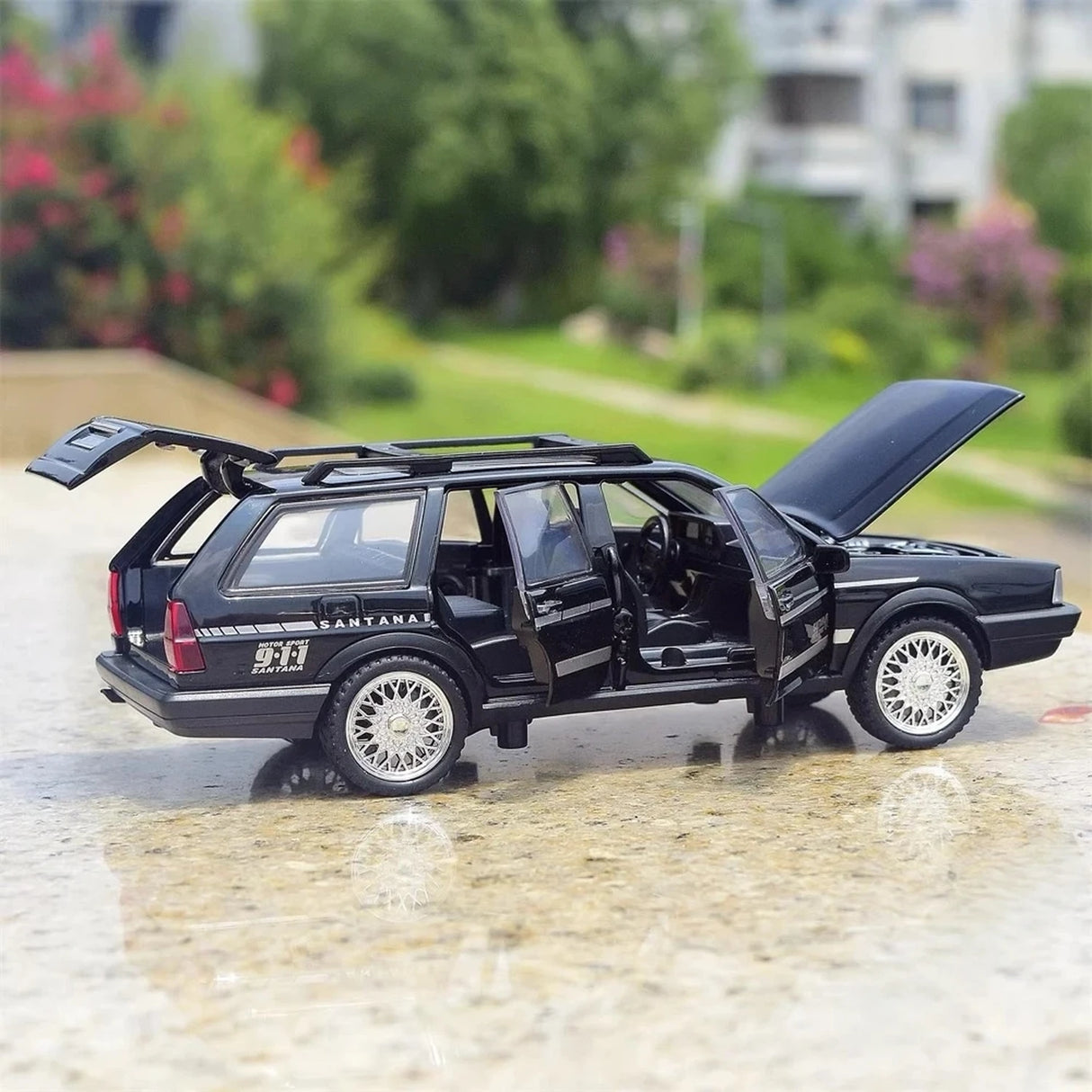 Volkswagen 1992 Santana Variant Black 1:32 – Diecast Display Model Die-Cast