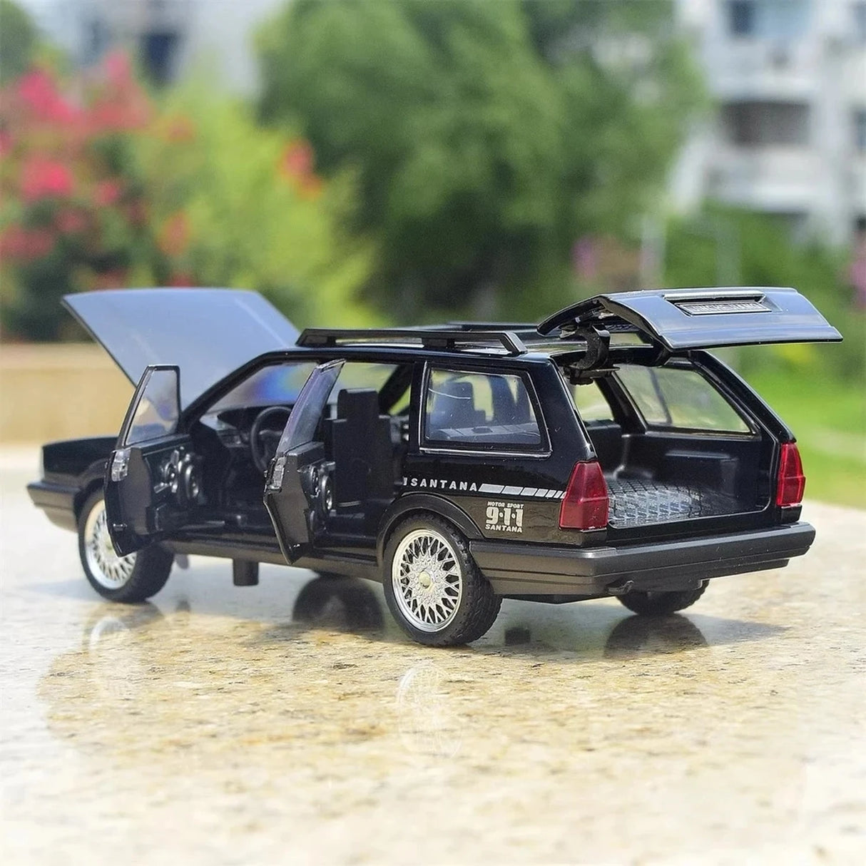 Volkswagen 1992 Santana Variant Black 1:32 – Diecast Display Model Die-Cast