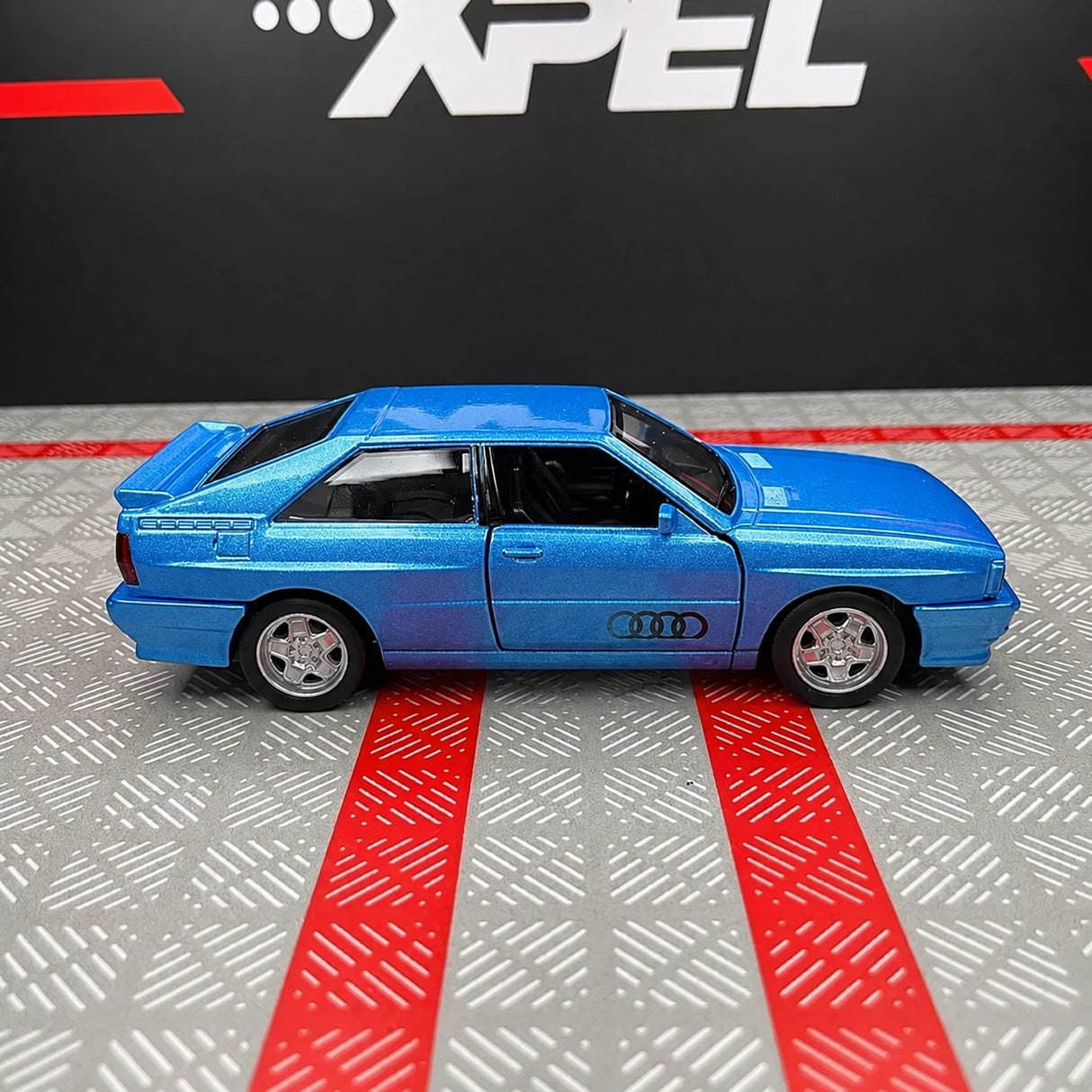 Audi 1980 Quattro Blue 1:36 – model wyświetlacza odlewany