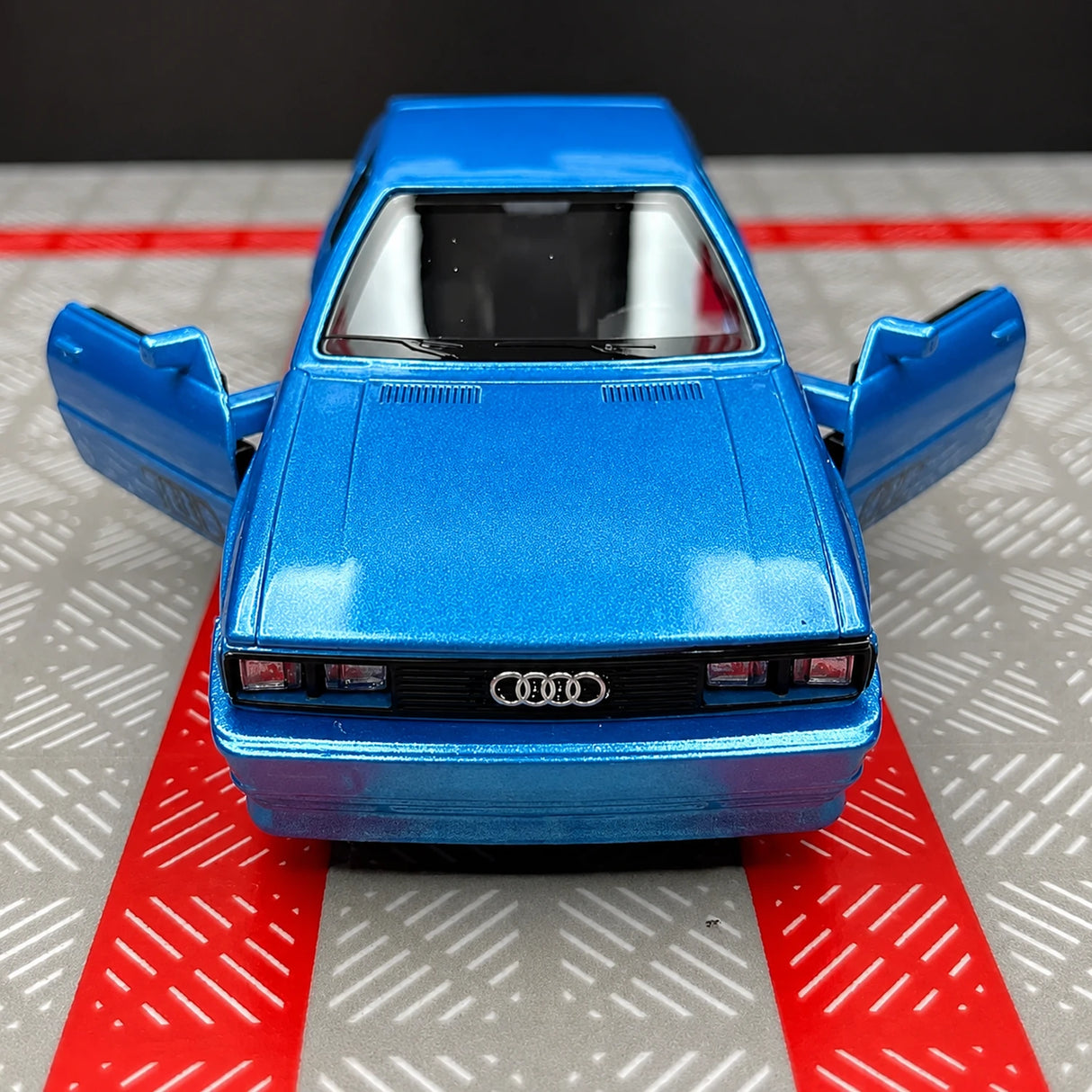 Audi 1980 Quattro Blue 1:36 – model wyświetlacza odlewany