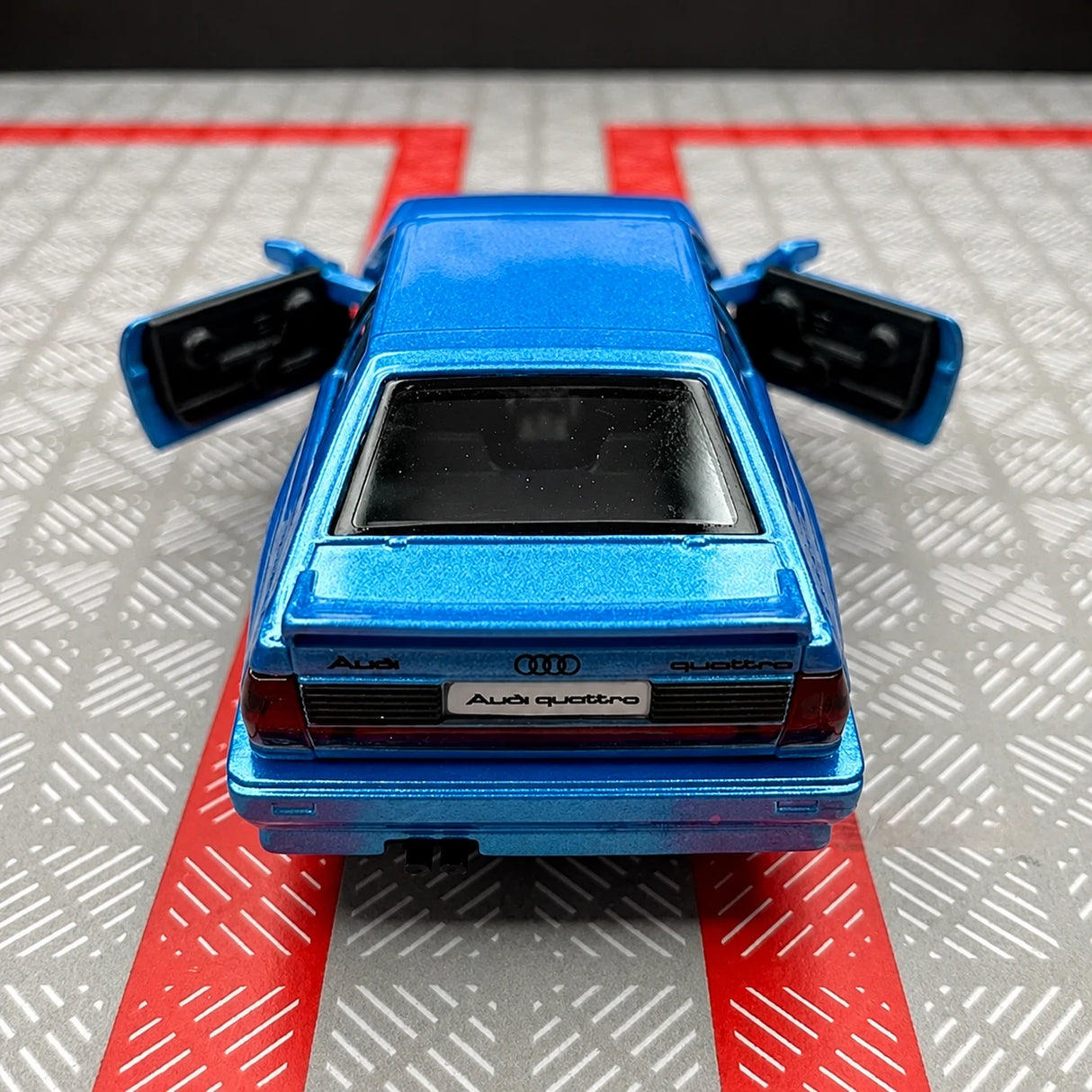 Audi 1980 Quattro Blue 1:36 – model wyświetlacza odlewany