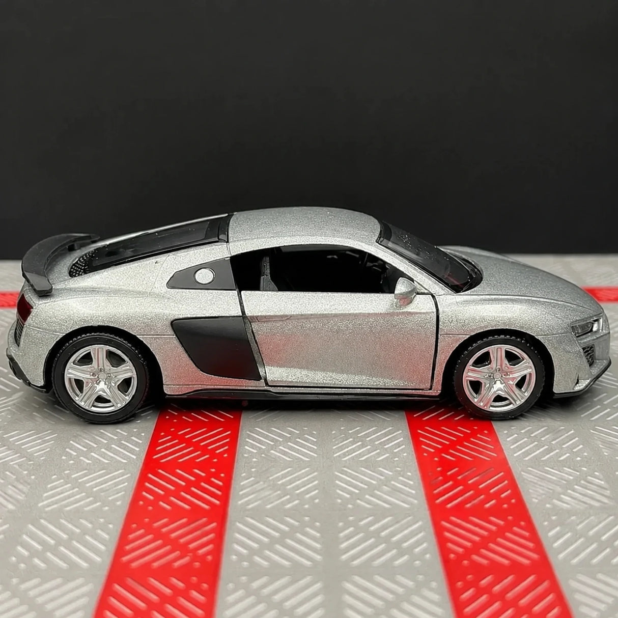 Audi 2016 R8 فضي 1:36 – نموذج عرض معدني مصبوب