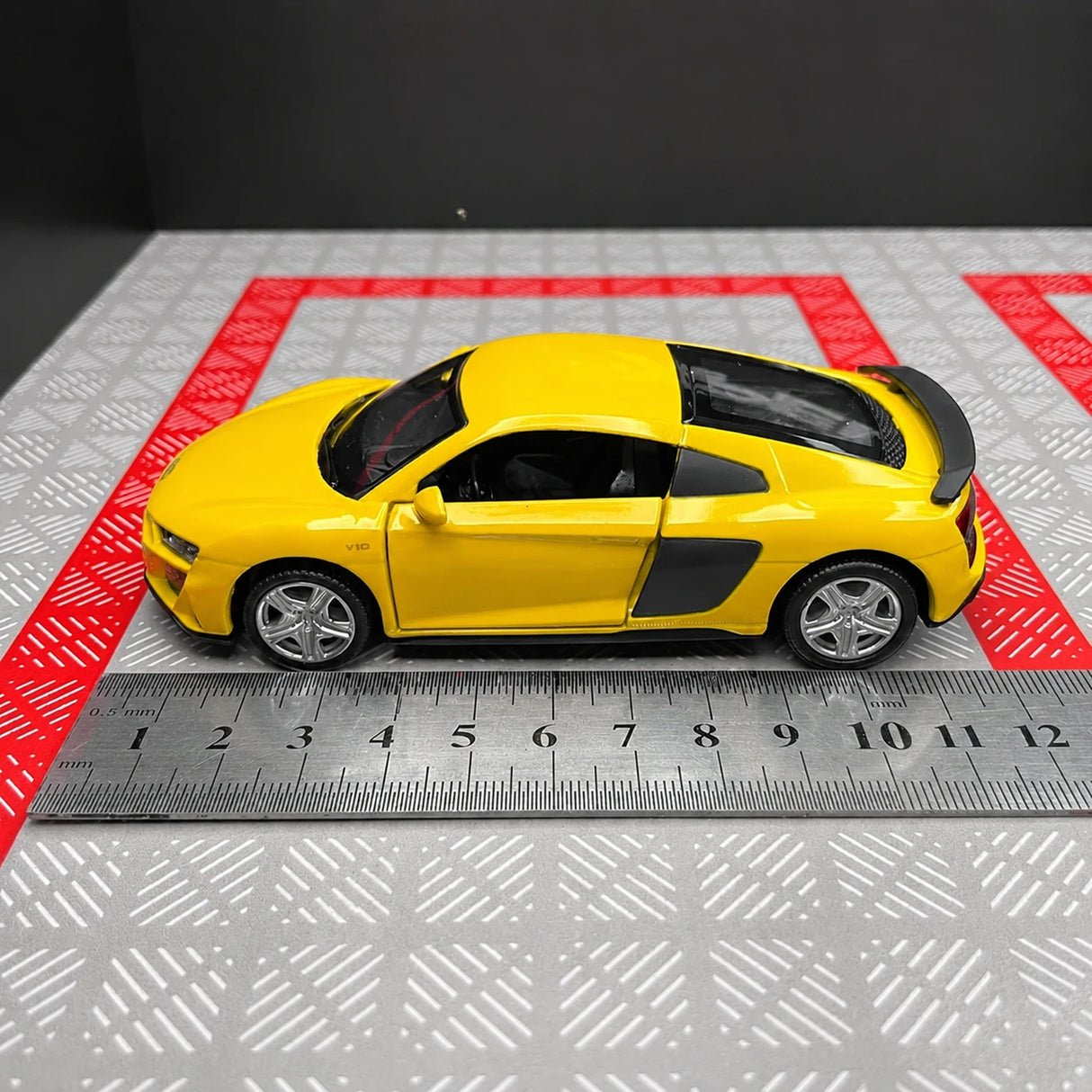 Audi 2016 R8 أصفر 1:36 – نموذج عرض معدني مصبوب