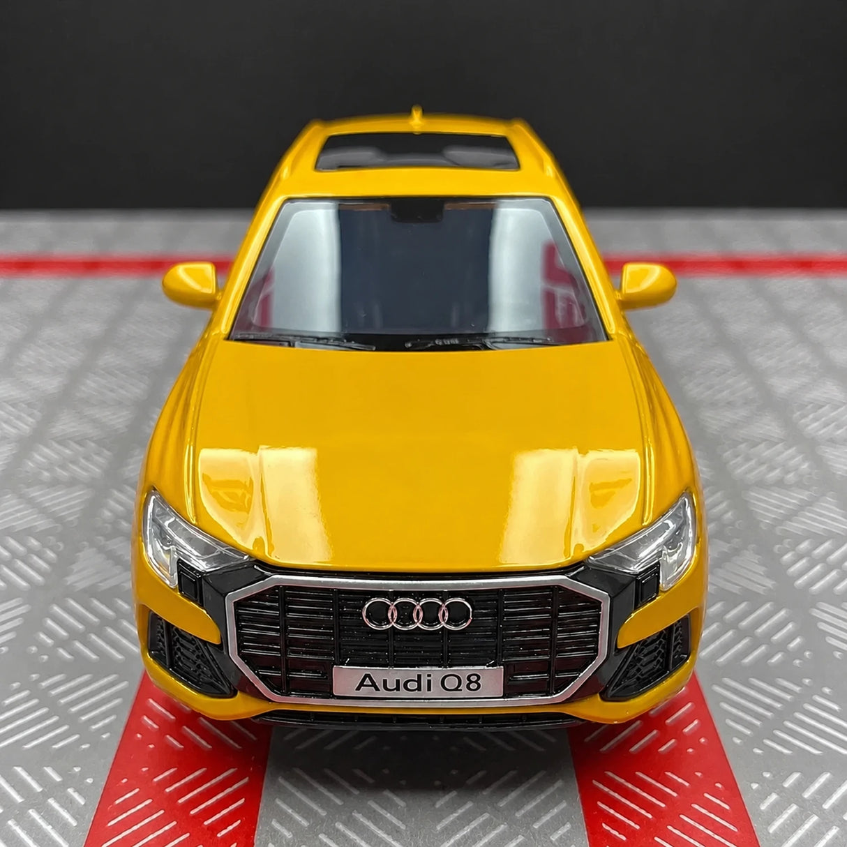 Audi 2018 Q8 أصفر 1:36 – نموذج عرض معدني مصبوب