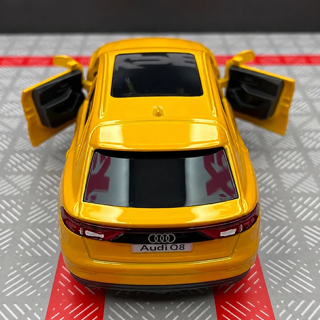 Audi 2018 Q8 أصفر 1:36 – نموذج عرض معدني مصبوب