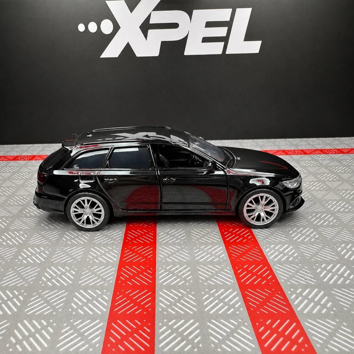 Audi 2019 RS6 Black 1:36 – Diecast Display Model Die-Cast