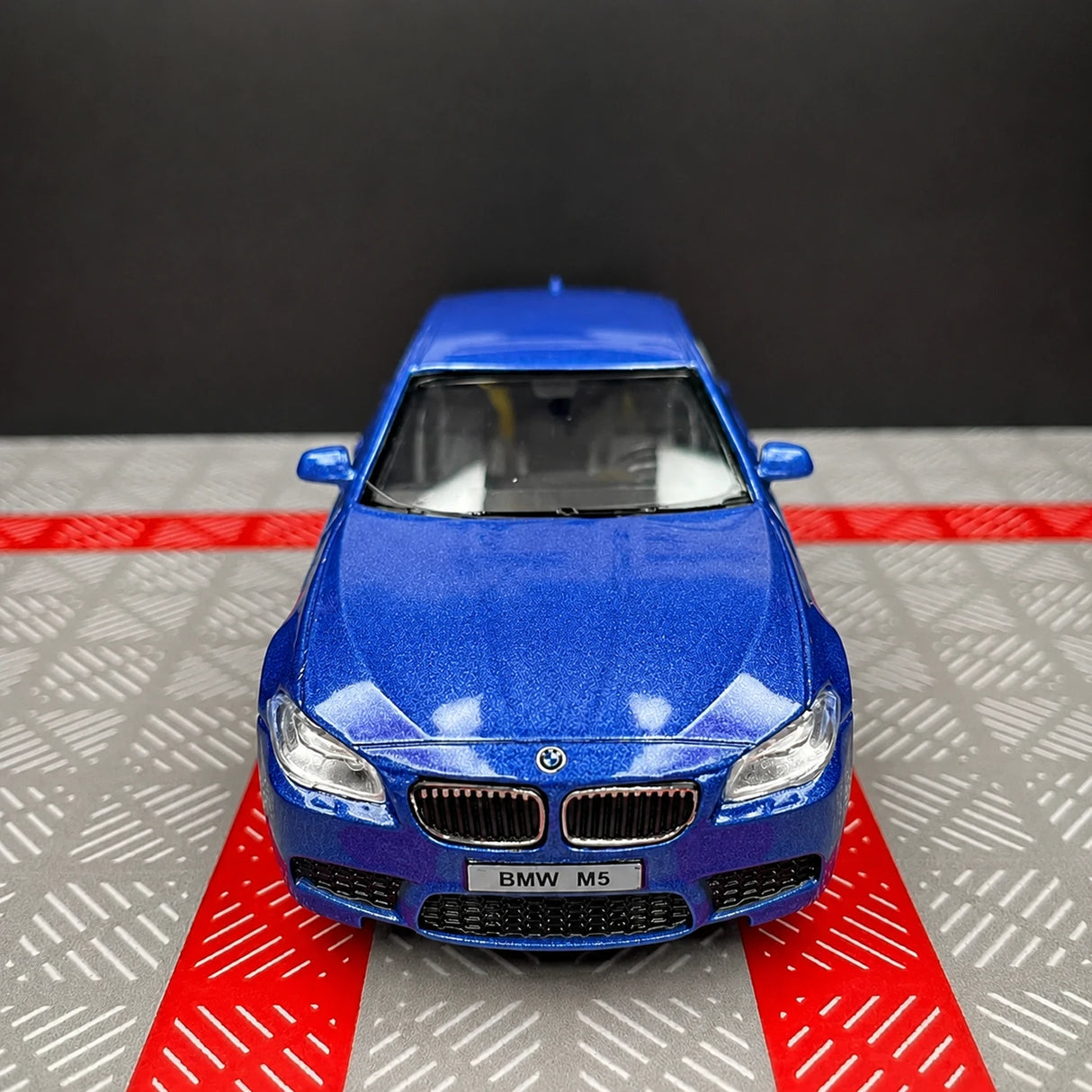 BMW 2012 F10 M5 أزرق 1:36 – نموذج عرض معدني مصبوب