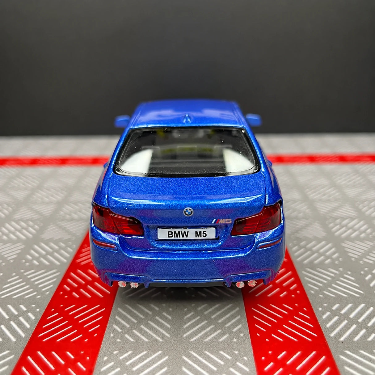 BMW 2012 F10 M5 أزرق 1:36 – نموذج عرض معدني مصبوب