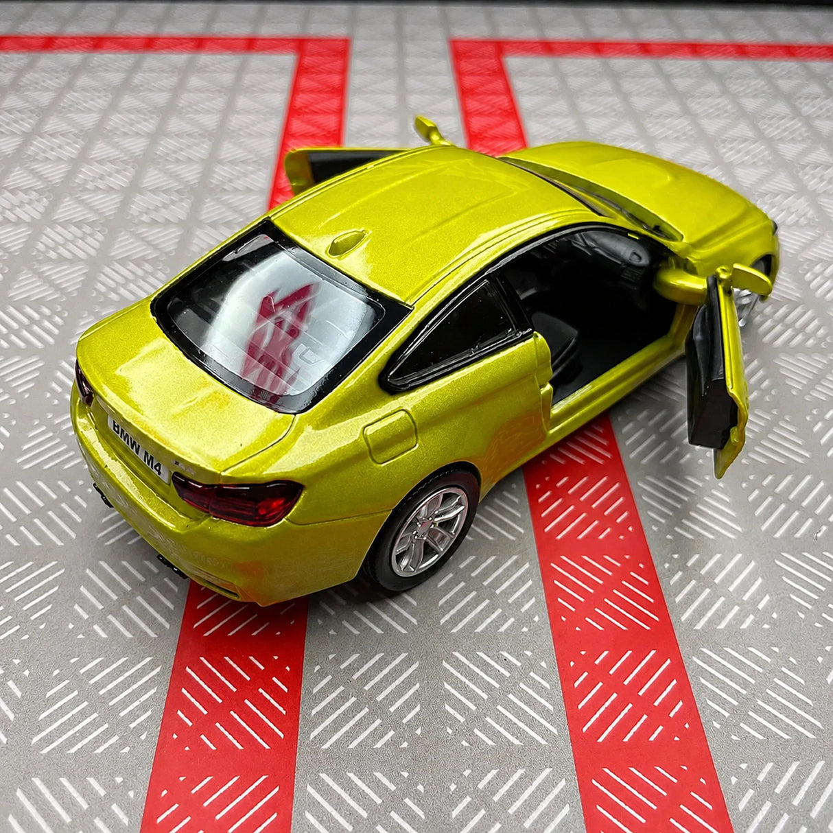 BMW 2014 F82 M4 Green 1:36 – Diecast Display Model Die-Cast