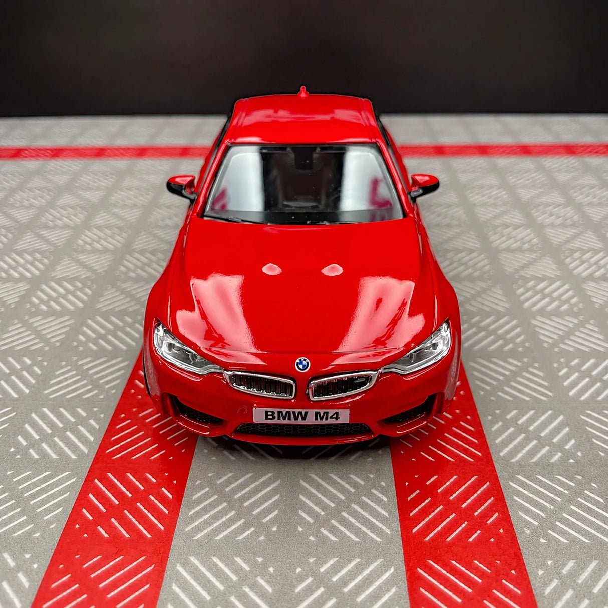 BMW 2014 F82 M4 Red 1:36 – Modelo de exhibición de fundición a presión