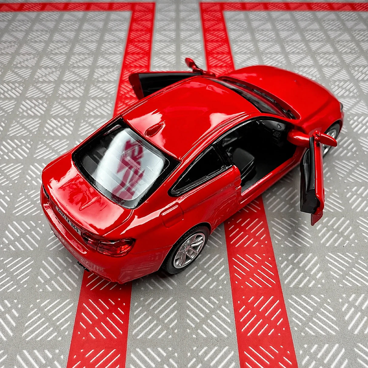 BMW 2014 F82 M4 Red 1:36 – Modelo de exhibición de fundición a presión