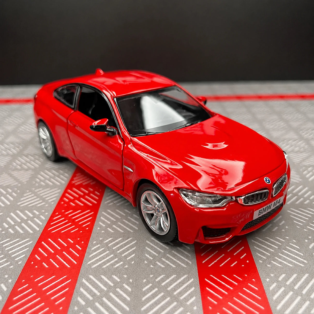 BMW 2014 F82 M4 Red 1:36 – Modelo de exhibición de fundición a presión