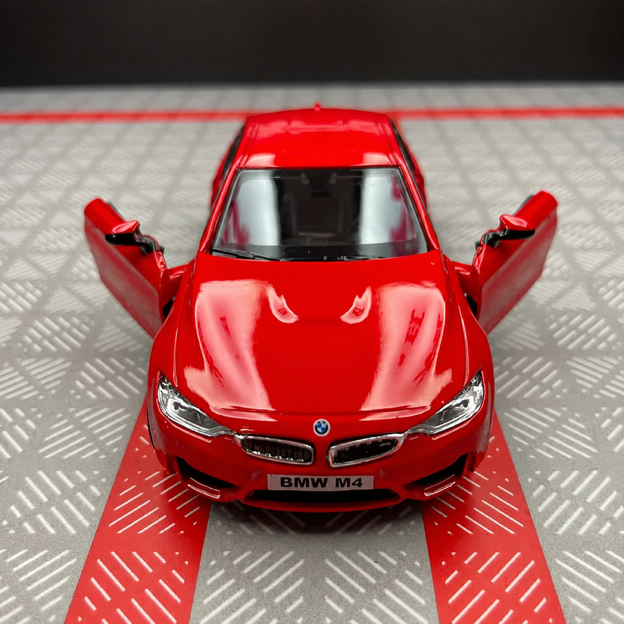BMW 2014 F82 M4 Red 1:36 – Modelo de exhibición de fundición a presión