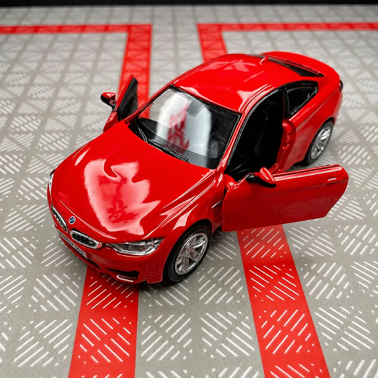 BMW 2014 F82 M4 Red 1:36 – Modelo de exhibición de fundición a presión