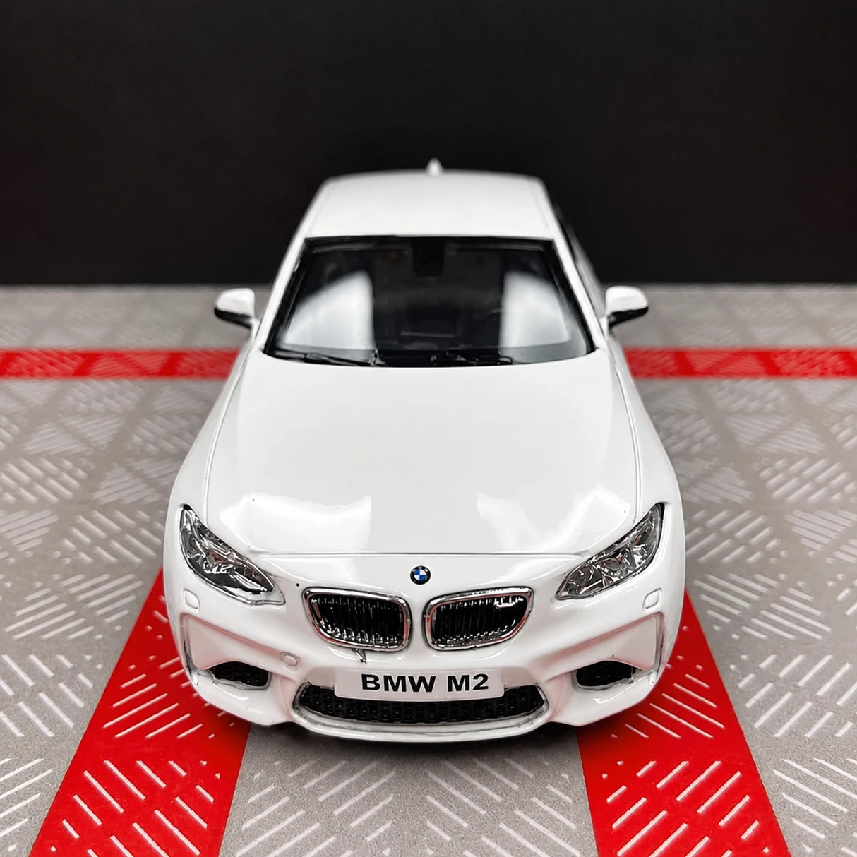 BMW 2016 F87 M2 Weißer 1:36 – Druckguss-Display-Modell in Druckguss
