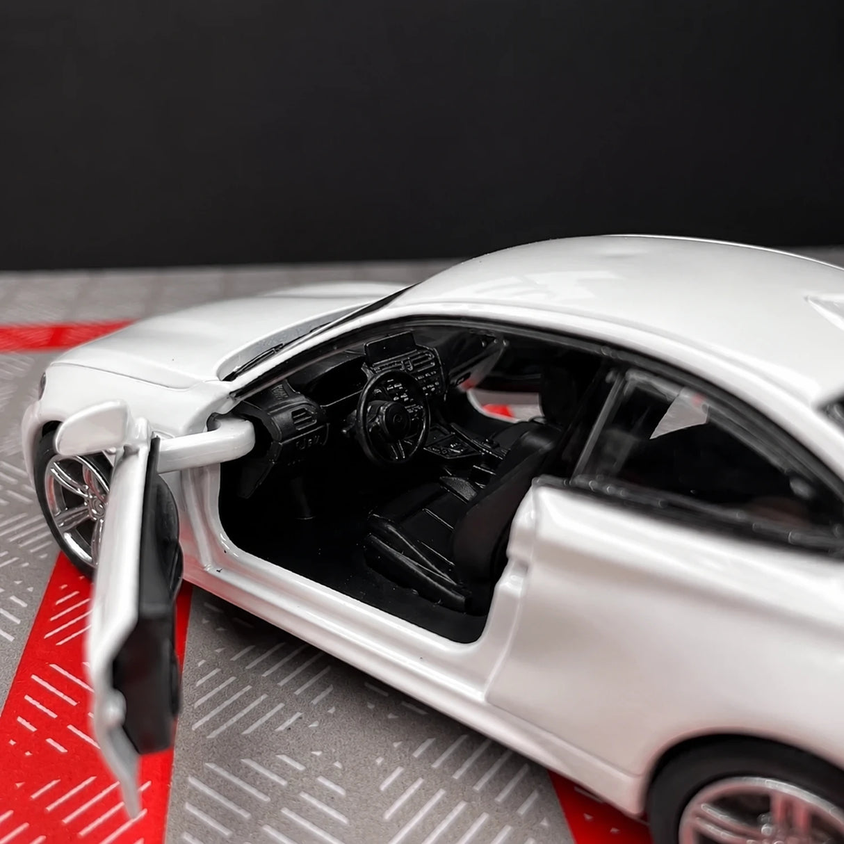 BMW 2016 F87 M2 Weißer 1:36 – Druckguss-Display-Modell in Druckguss