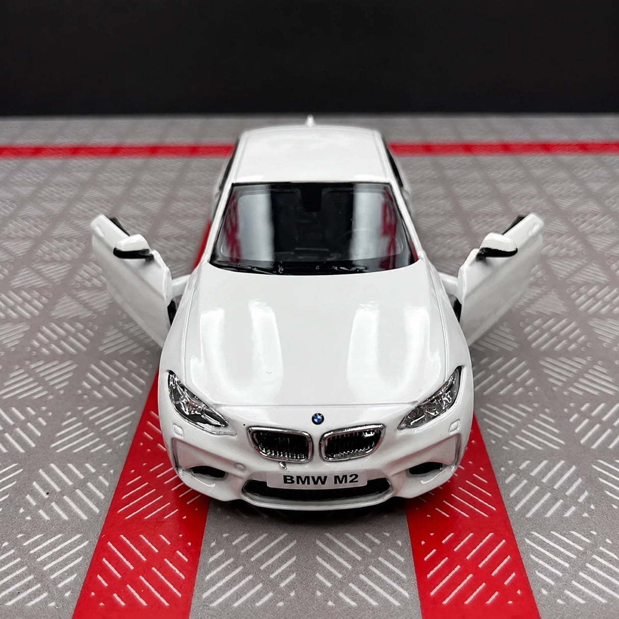 BMW 2016 F87 M2 Weißer 1:36 – Druckguss-Display-Modell in Druckguss