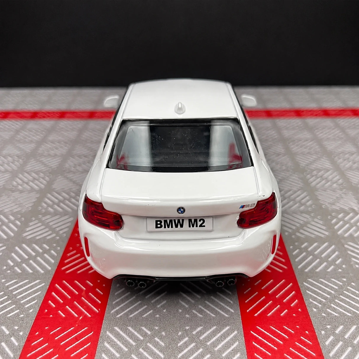 BMW 2016 F87 M2 Weißer 1:36 – Druckguss-Display-Modell in Druckguss