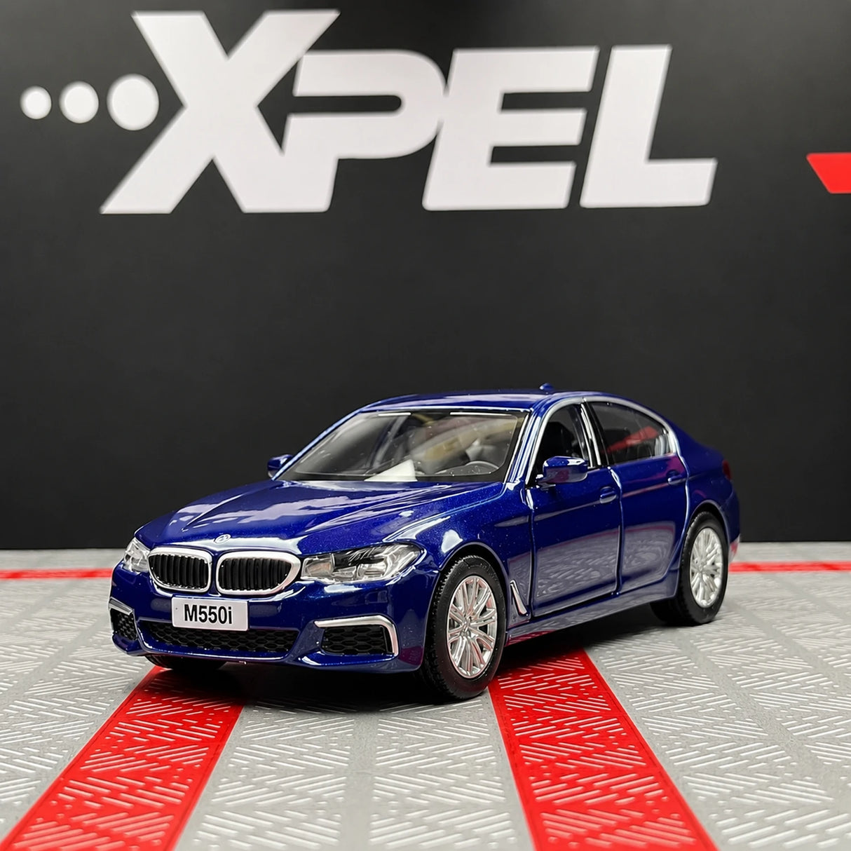 BMW 2017 G30 M550i Blue 1:36 – Druckguss-Display-Modell in Druckguss