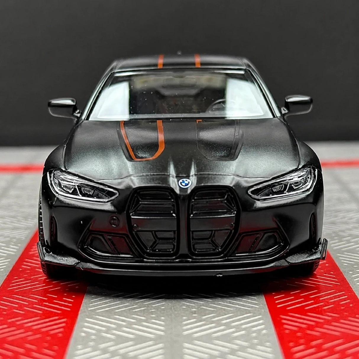 BMW 2023 G82 M4 CSL czarny 1:36 – odlewany model ekspozycyjny