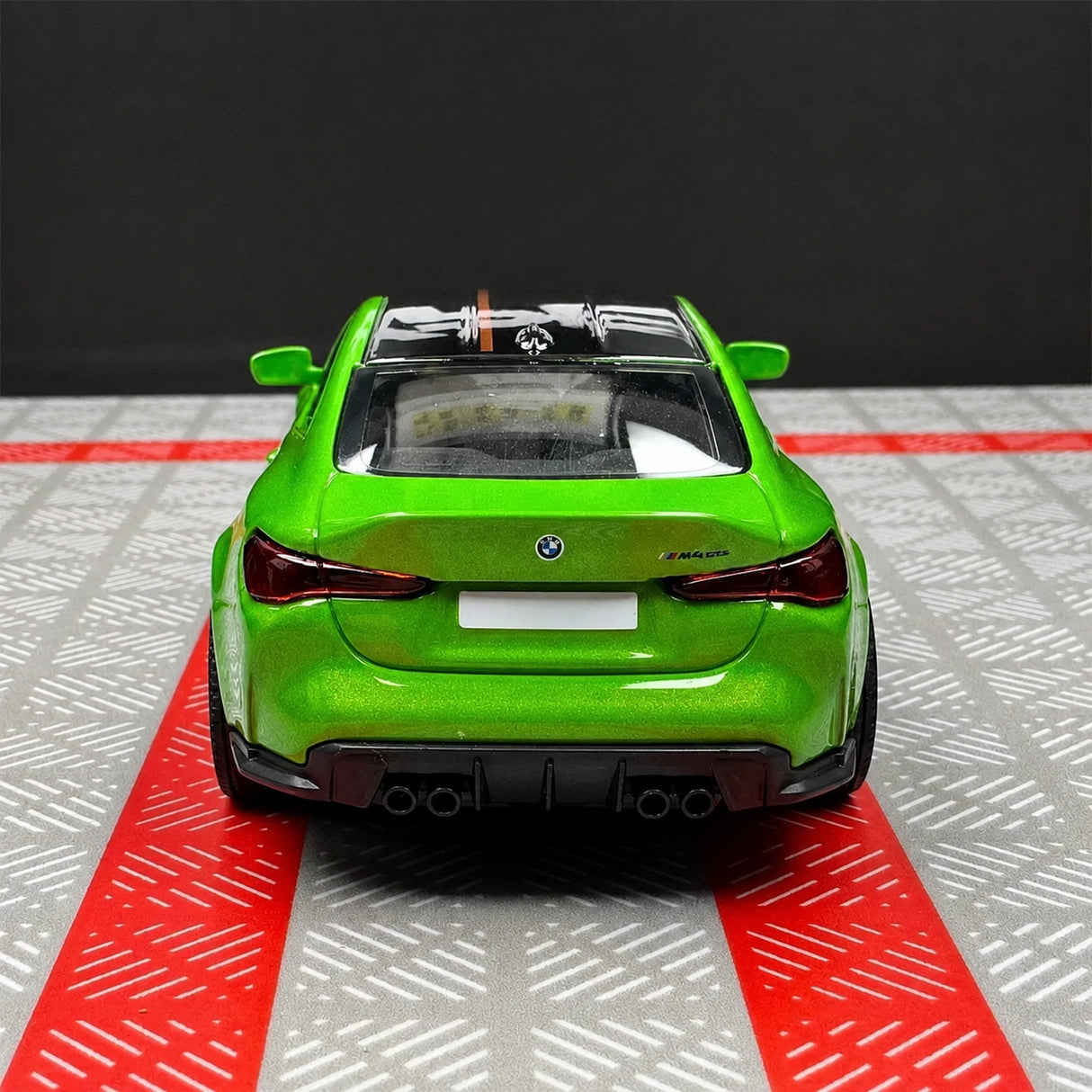 BMW 2023 G82 M4 CSL groen 1:36 – diecast displaymodel