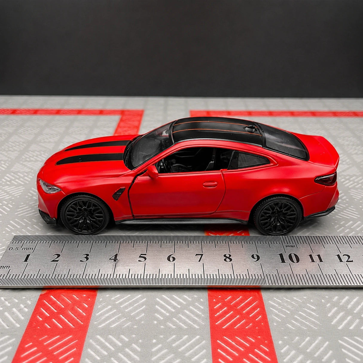 BMW 2023 G82 M4 CSL Roter 1:36 – Druckguss-Display-Modell in Druckguss