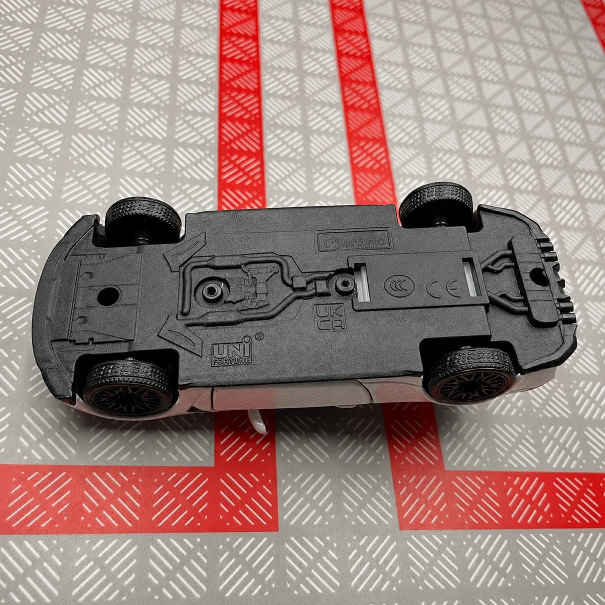 BMW 2023 G82 M4 CSL Weiße 1:36 – Druckguss-Displaymodell in Druckguss