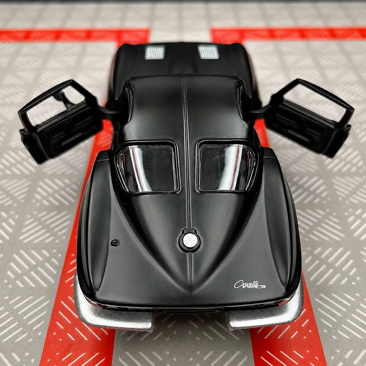Chevrolet 1963 Corvette Sting Ray Black 1:36 – model z odlewem odlewanym
