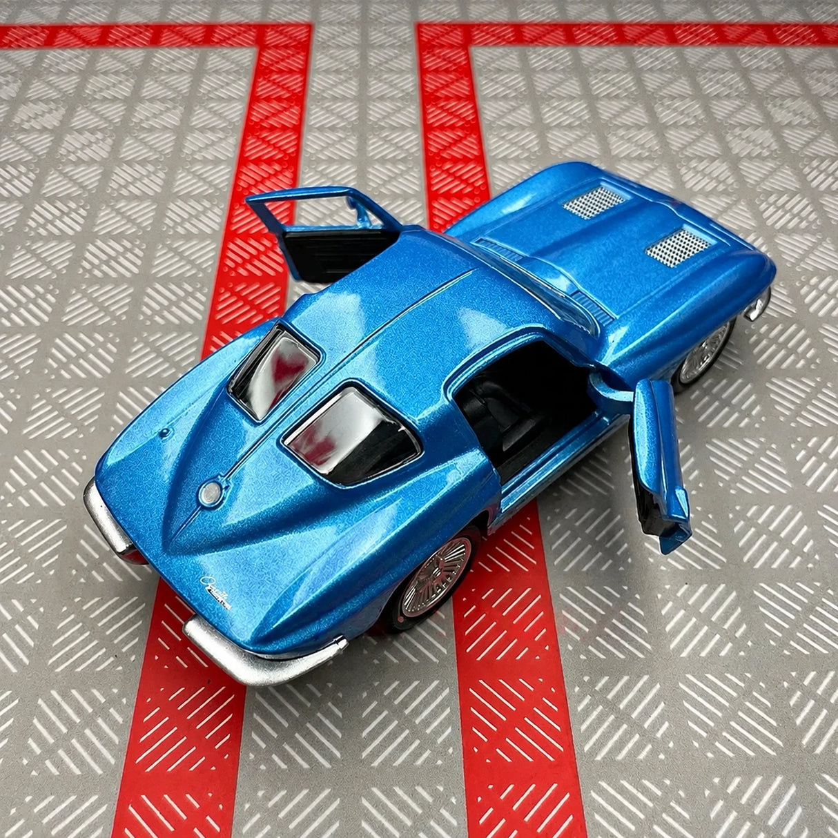 Chevrolet 1963 Corvette Sting Ray Blue 1:36 – model odlewany z odlewem