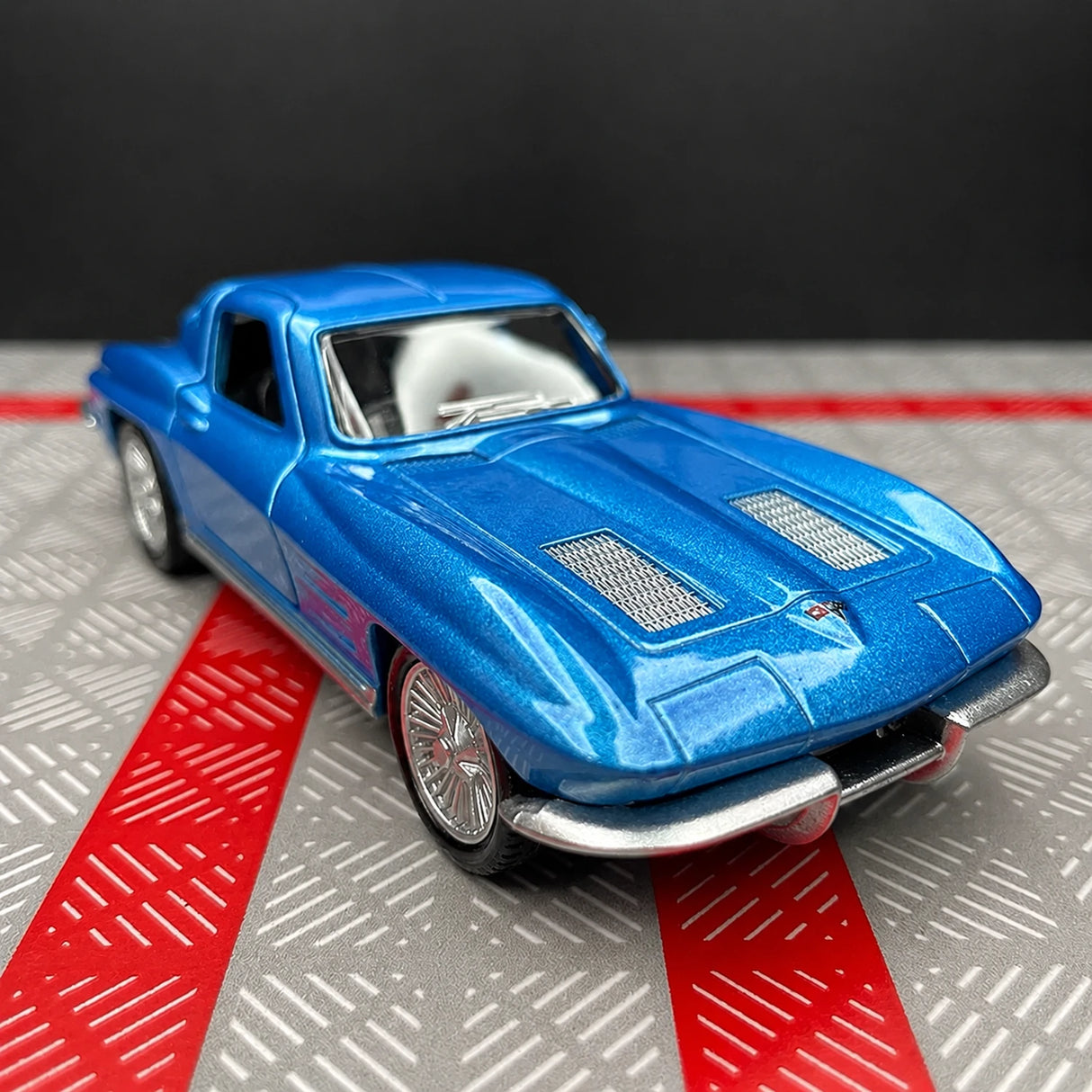 Chevrolet 1963 Corvette Sting Ray Blue 1:36 – model odlewany z odlewem