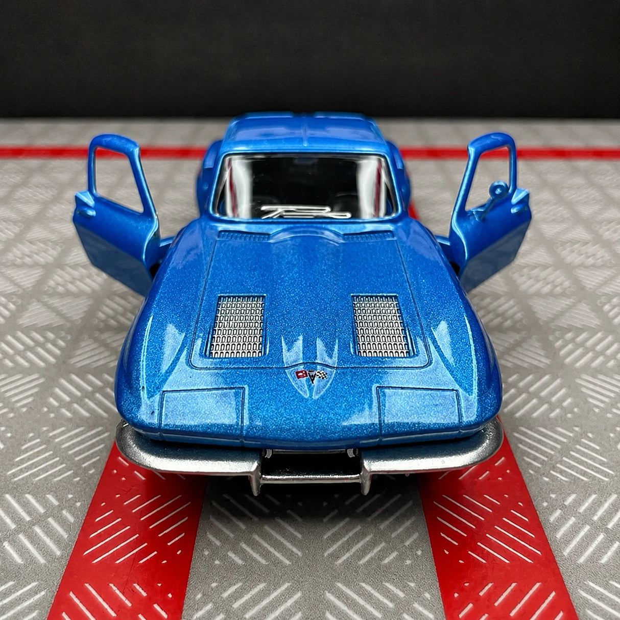 Chevrolet 1963 Corvette Sting Ray Blue 1:36 – model odlewany z odlewem