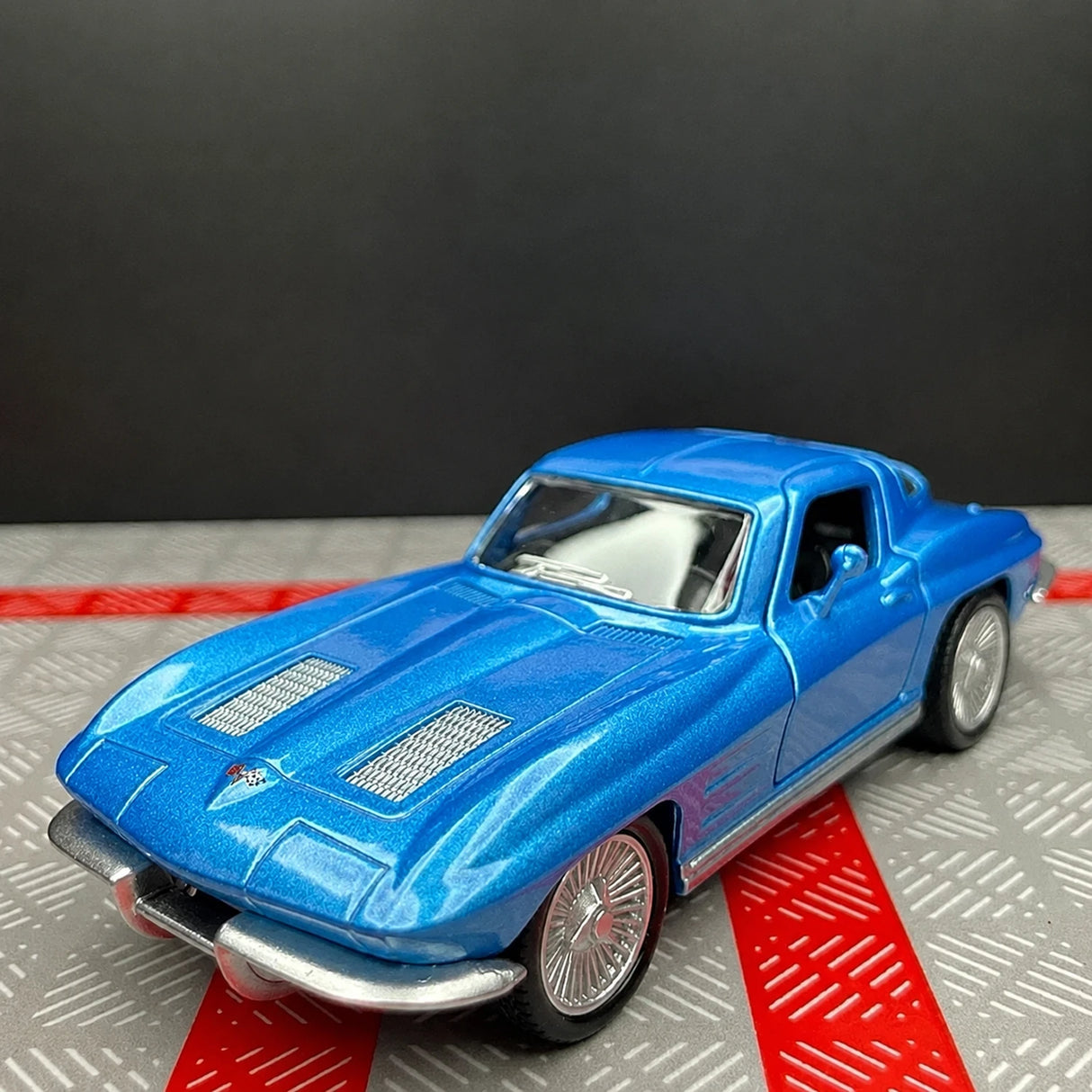 Chevrolet 1963 Corvette Sting Ray Blue 1:36 – model odlewany z odlewem