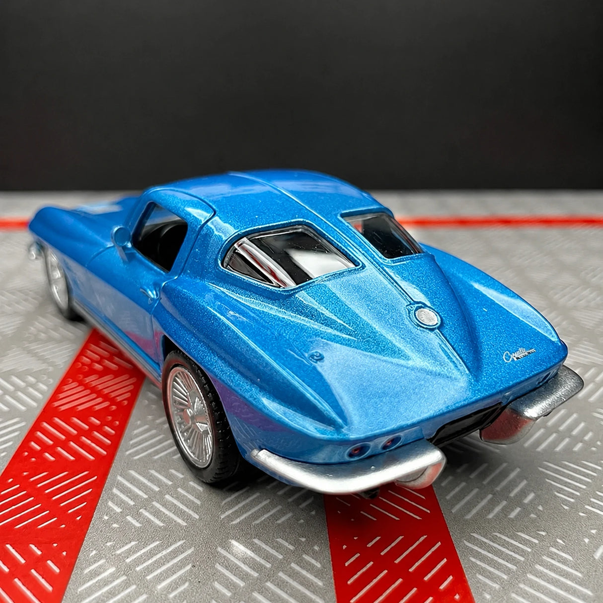 Chevrolet 1963 Corvette Sting Ray Blue 1:36 – model odlewany z odlewem