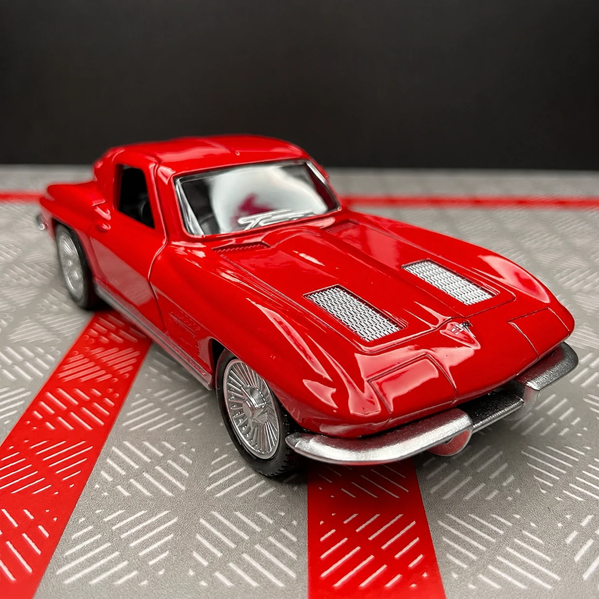 Chevrolet 1963 Corvette Sting Ray Red 1:36 – model z odlewem odlewanym