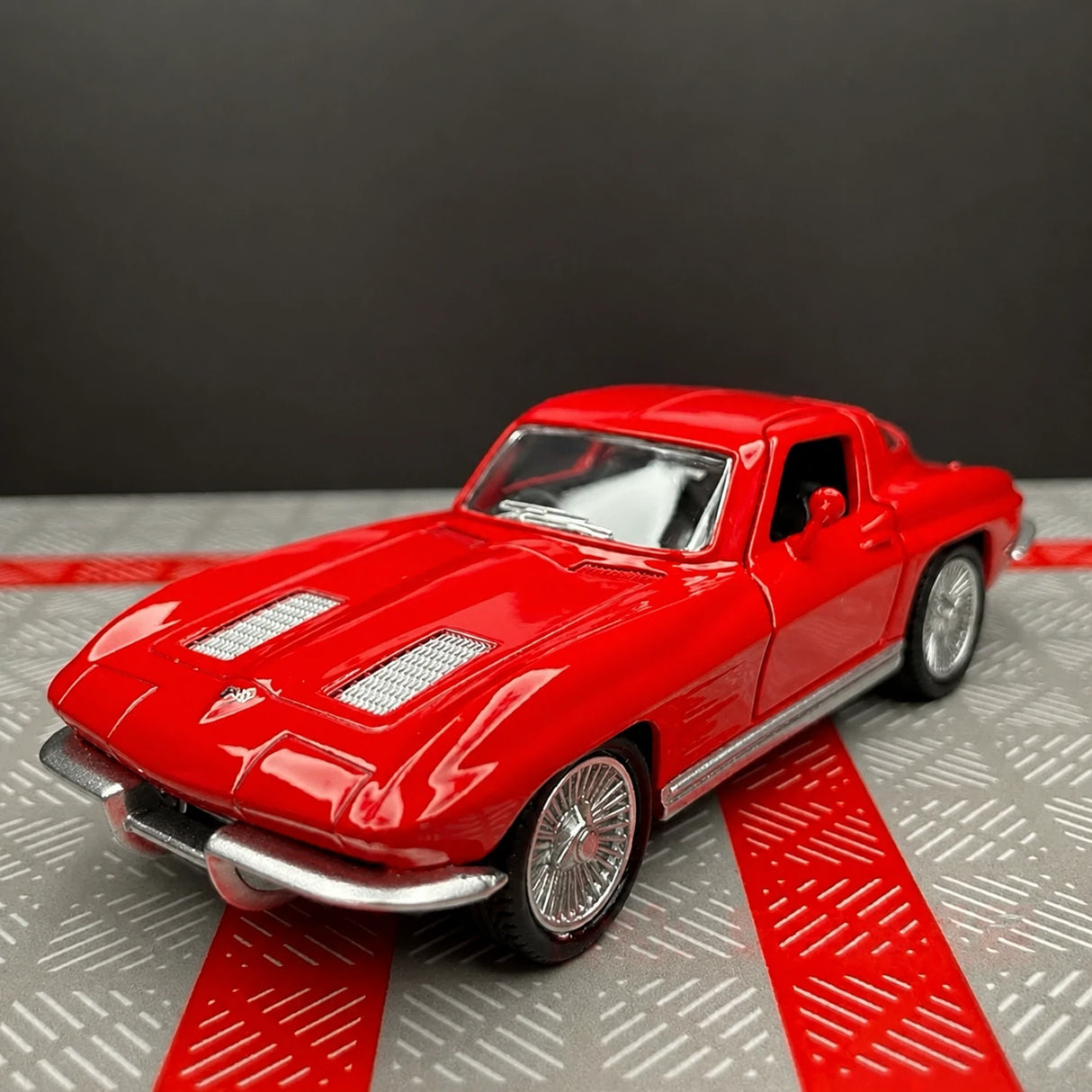 Chevrolet 1963 Corvette Sting Ray Red 1:36 – model z odlewem odlewanym