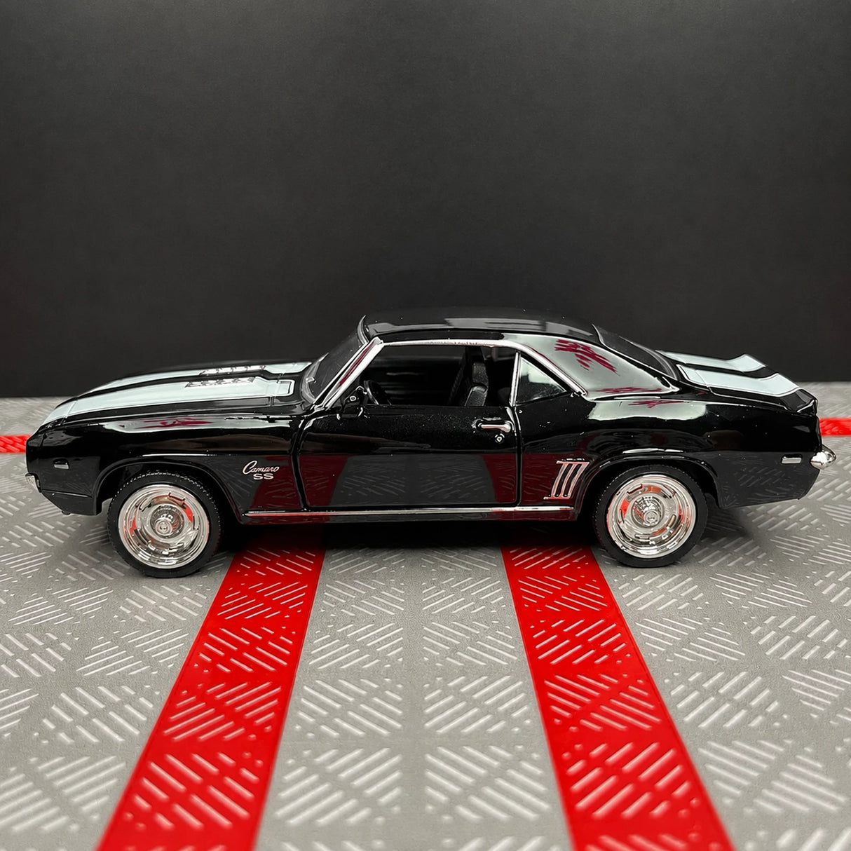 Chevrolet 1969 Camaro SS błyszczący 1:36 – model z odlewem odlewanym