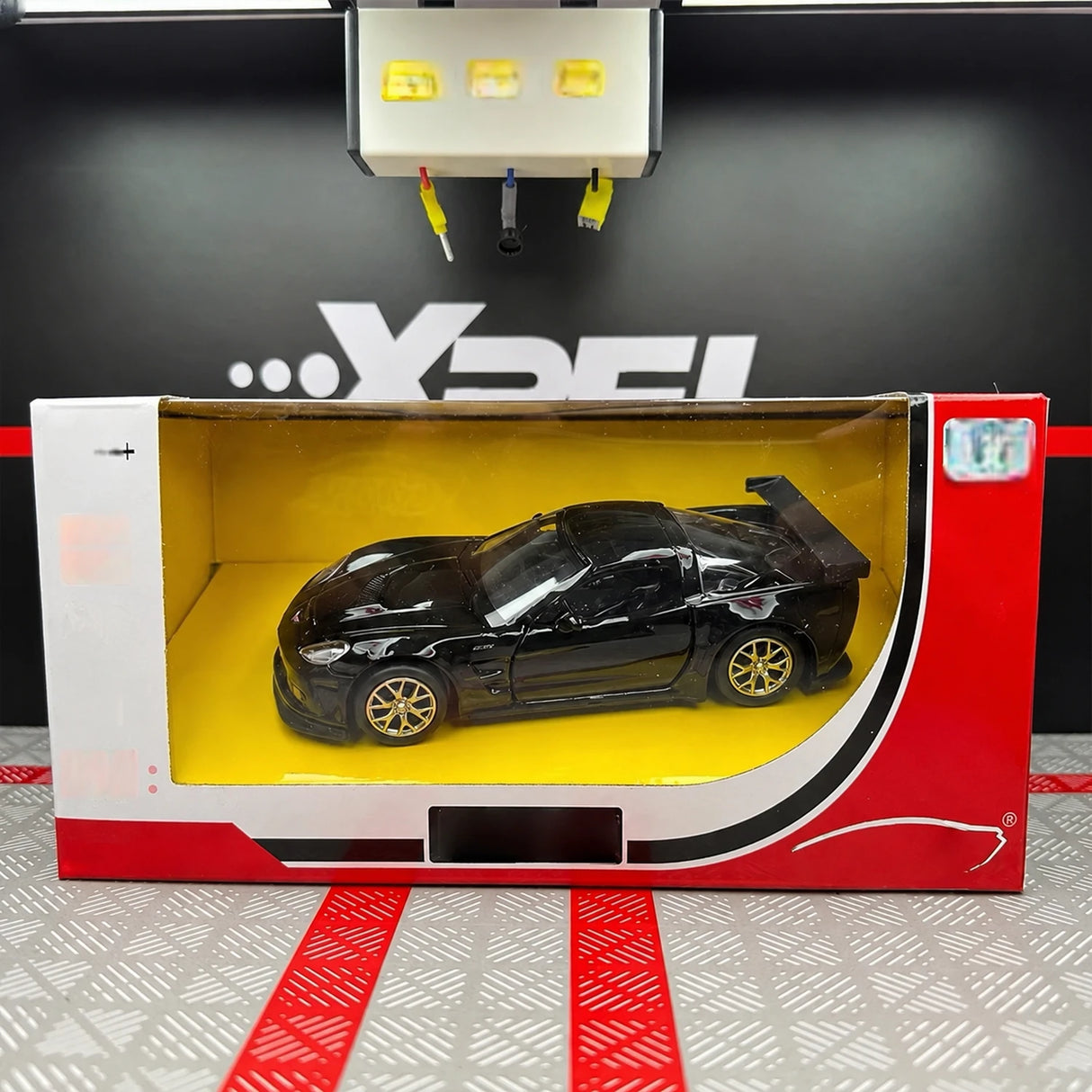 Chevrolet 2005 Corvette C6-R Glossy Black 1:36 – Diecast Display Model Die-Cast