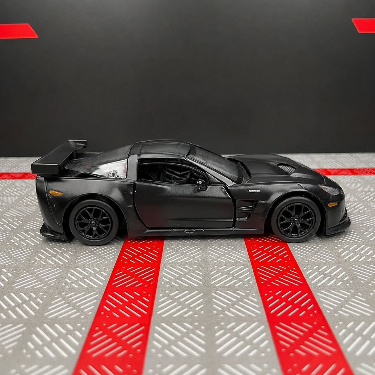 Chevrolet 2005 Corvette C6-R Matte Black 1:36 – Diecast Display Model Die-Cast