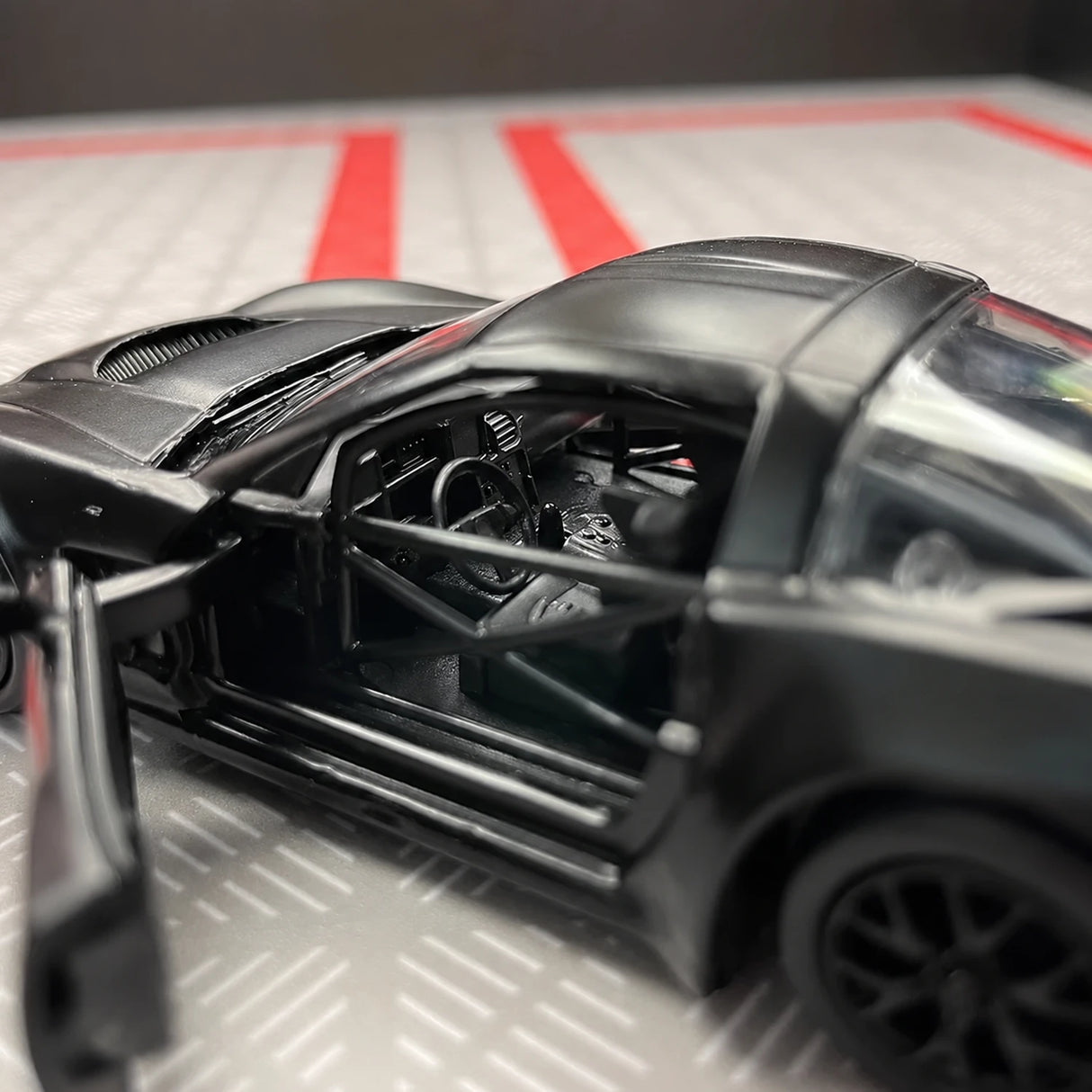 Chevrolet 2005 Corvette C6-R Matte Black 1:36 – Diecast Display Model Die-Cast
