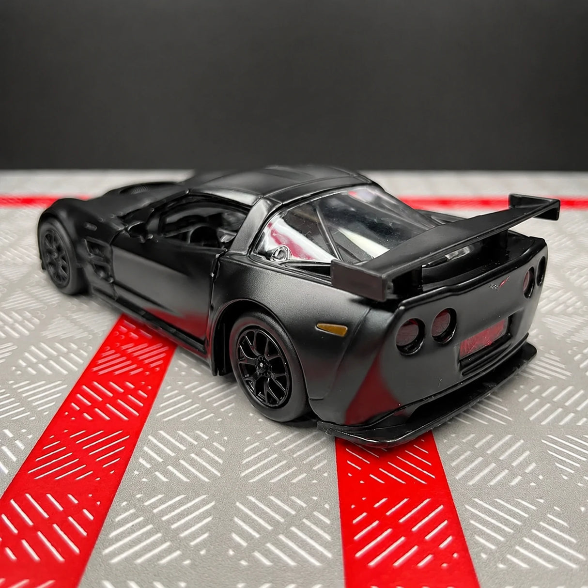 Chevrolet 2005 Corvette C6-R Matte Black 1:36 – Diecast Display Model Die-Cast