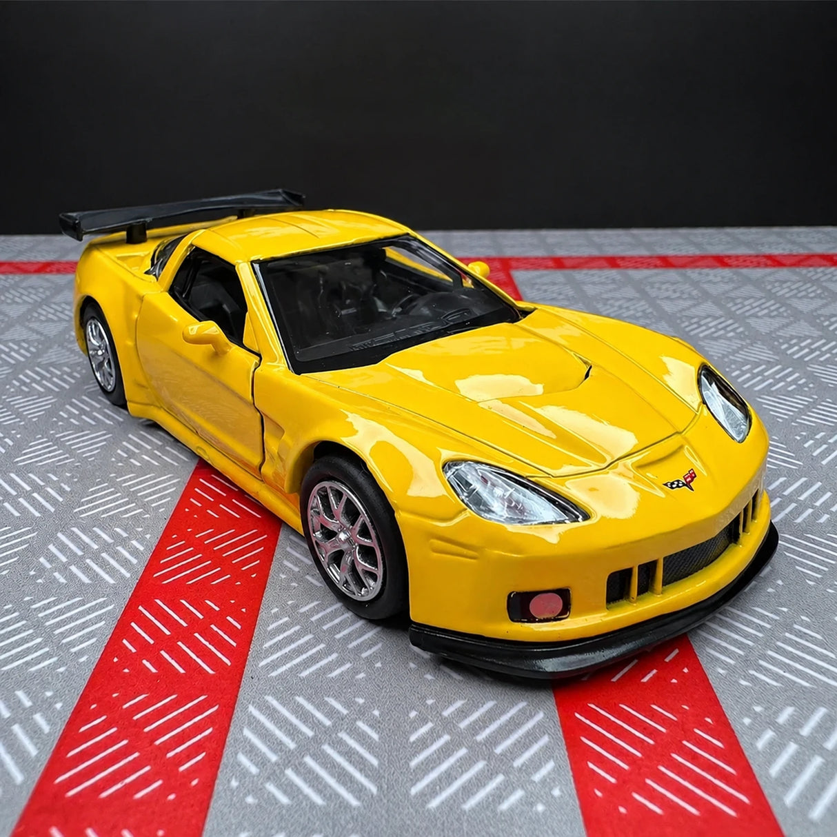 Chevrolet 2005 Corvette C6-R Yellow 1:36 – Diecast Display Model Die-Cast