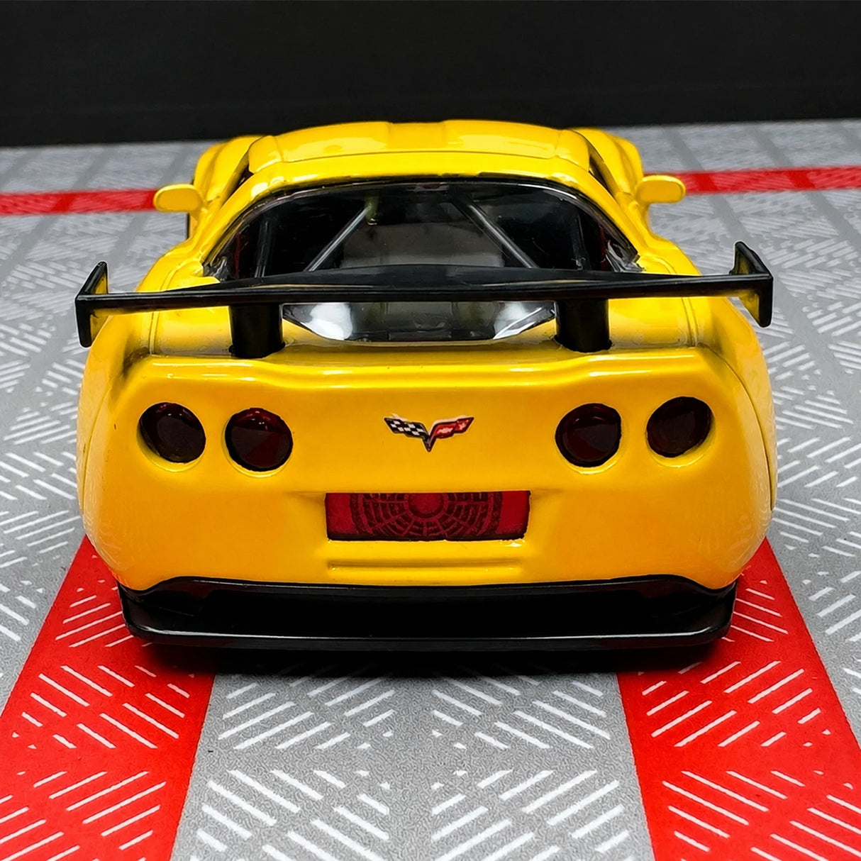 Chevrolet 2005 Corvette C6-R Yellow 1:36 – Diecast Display Model Die-Cast