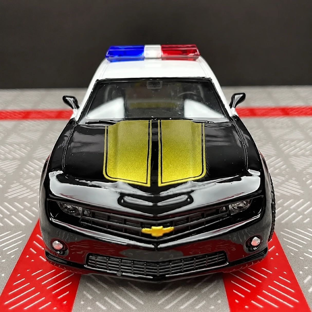 Chevrolet 2010 Camaro Police 1:36 – model z odlewem odlewanym