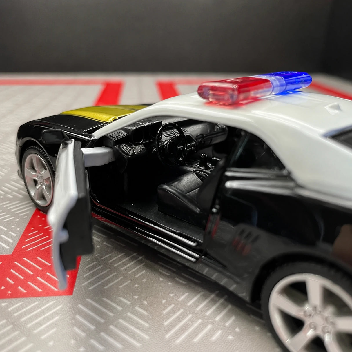 Chevrolet 2010 Camaro Police 1:36 – model z odlewem odlewanym