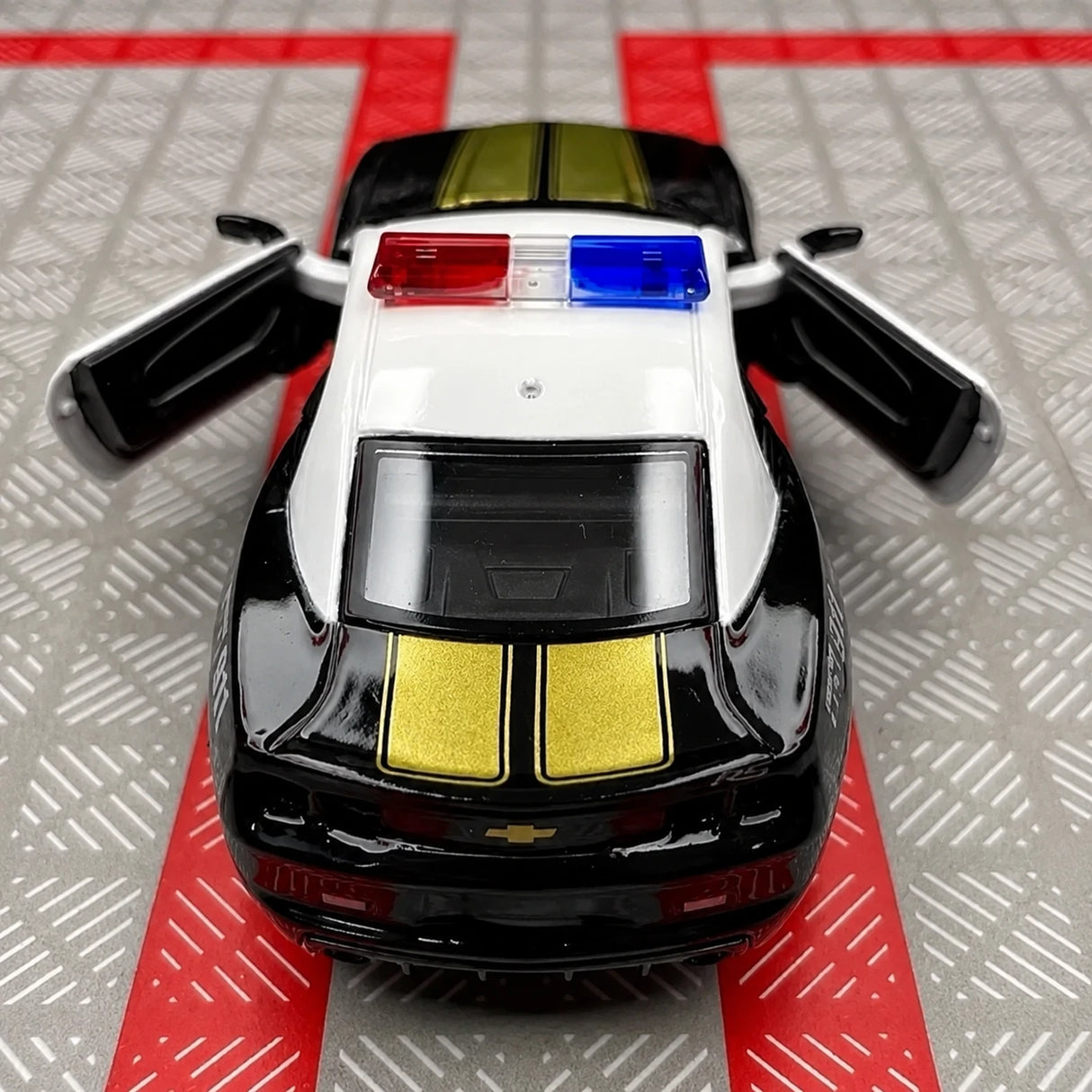 Chevrolet 2010 Camaro Police 1:36 – model z odlewem odlewanym