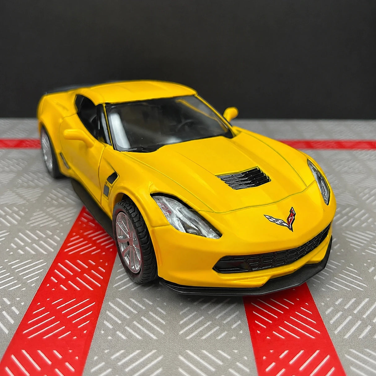 Chevrolet 2014 Corvette C7 Yellow 1:36 – Druckguss-Display-Modell in Druckguss