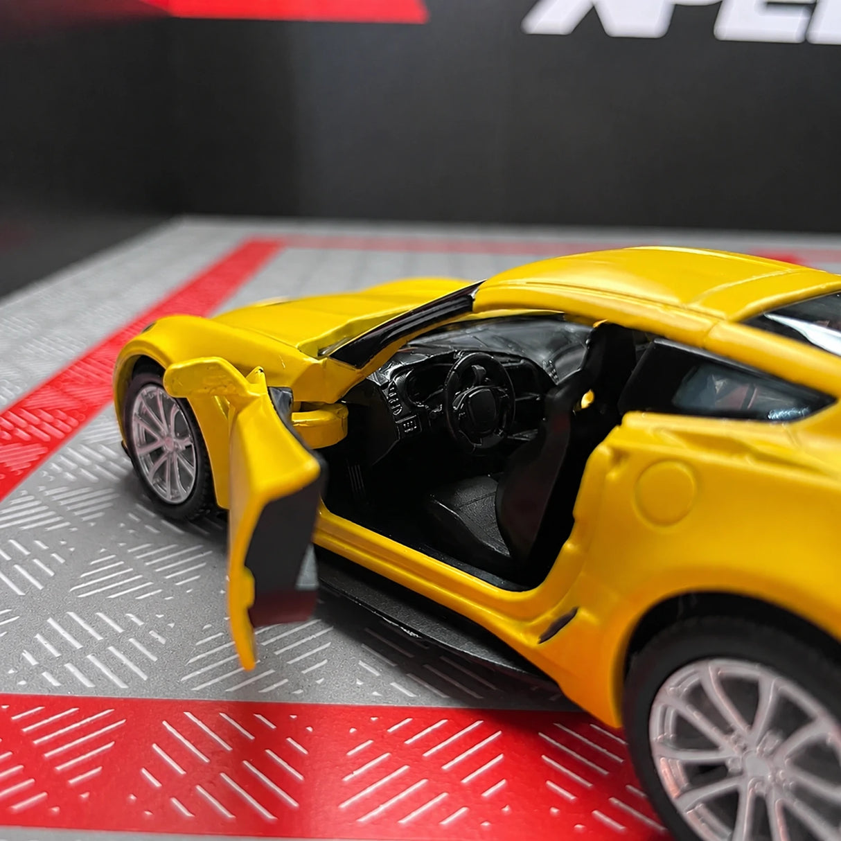 Chevrolet 2014 Corvette C7 Yellow 1:36 – Druckguss-Display-Modell in Druckguss