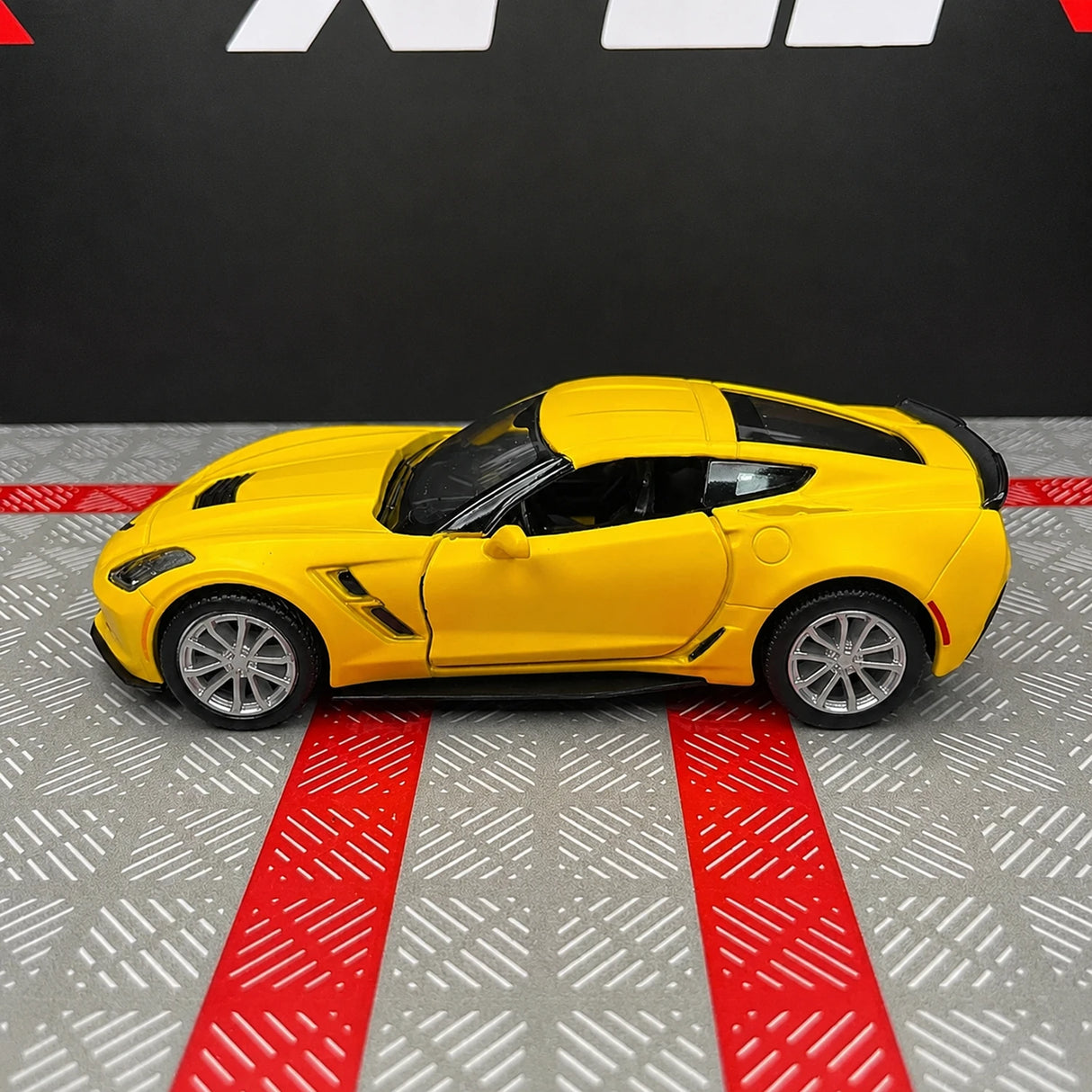 Chevrolet 2014 Corvette C7 Yellow 1:36 – Diecast Display Model Die-Cast
